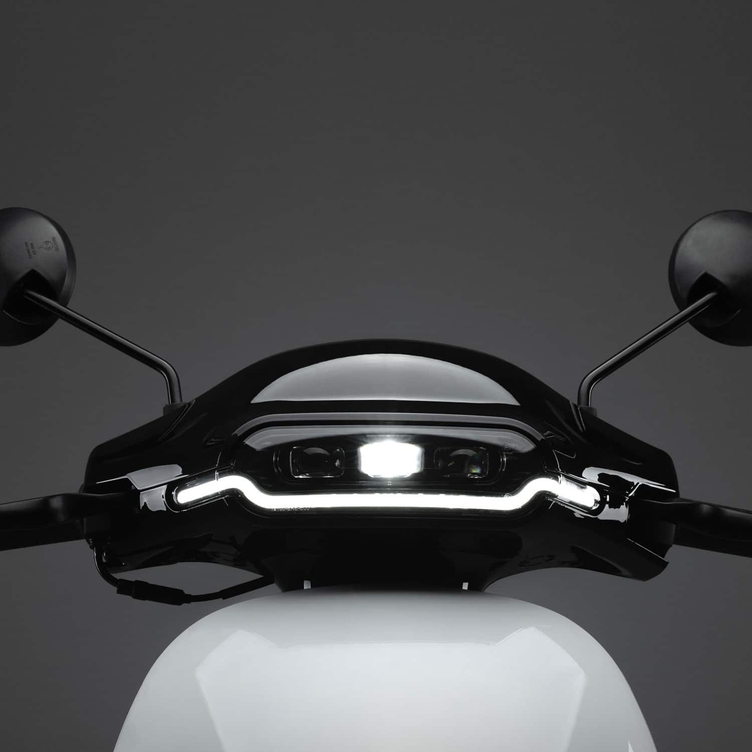 horwin-ek1-ds-feu-avant.jpg