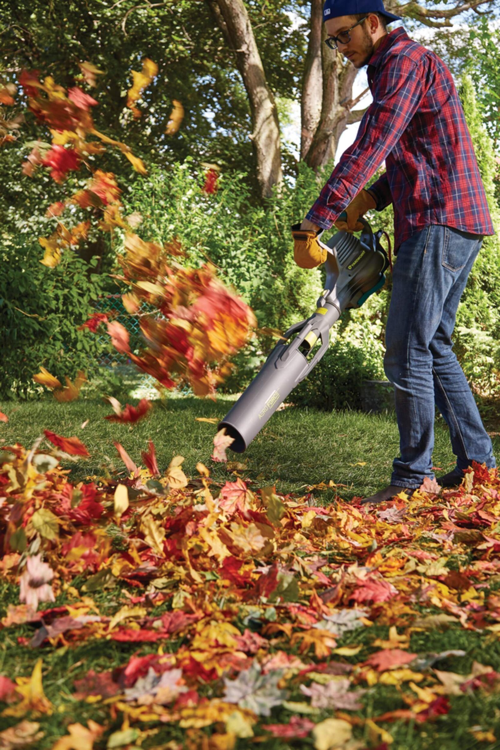 yardworks-12a-blower-vac-with-aero-force-technology-4d01bd00-3f2d-497a-b55d-2447af288f92.jpg