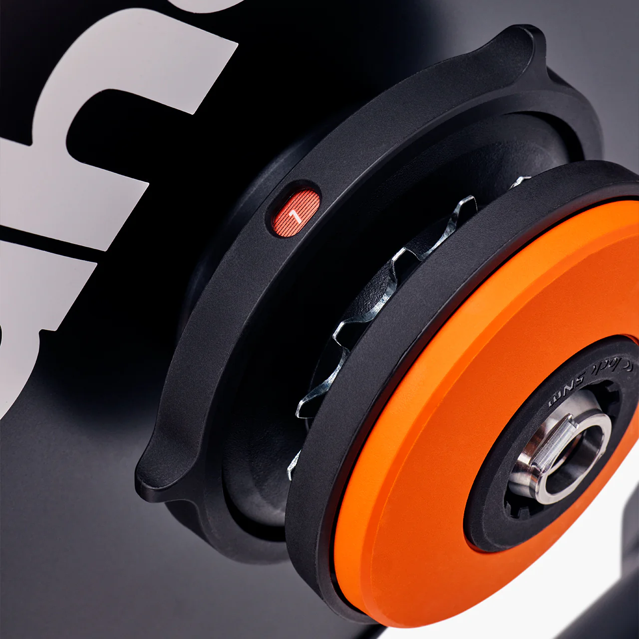 zwift-cog-on-wahoo-kickr_2048x.webp
